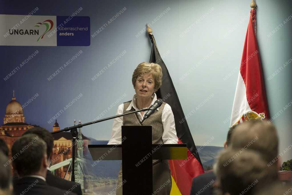Magyar főkonzulátus nyílik Düsseldorfban