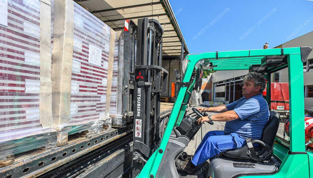 Nyomdaipar - Debrecen - Elkészültek az új ingyenes tankönyvek 