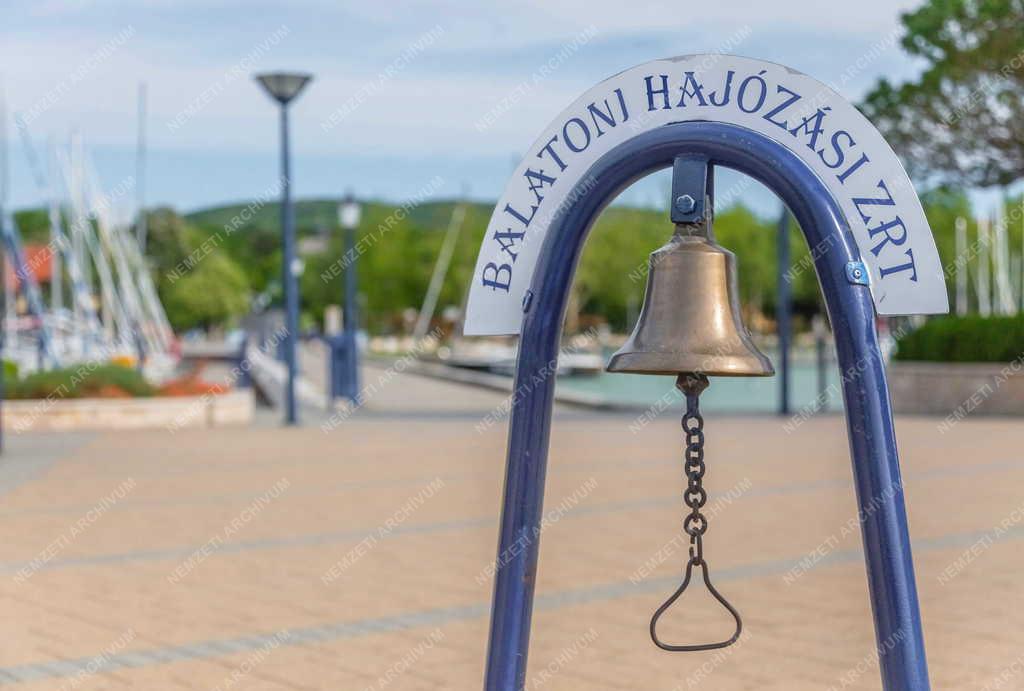 Tárgy - Balatonfüred - A Balatoni Hajózási Zrt. névfelirata