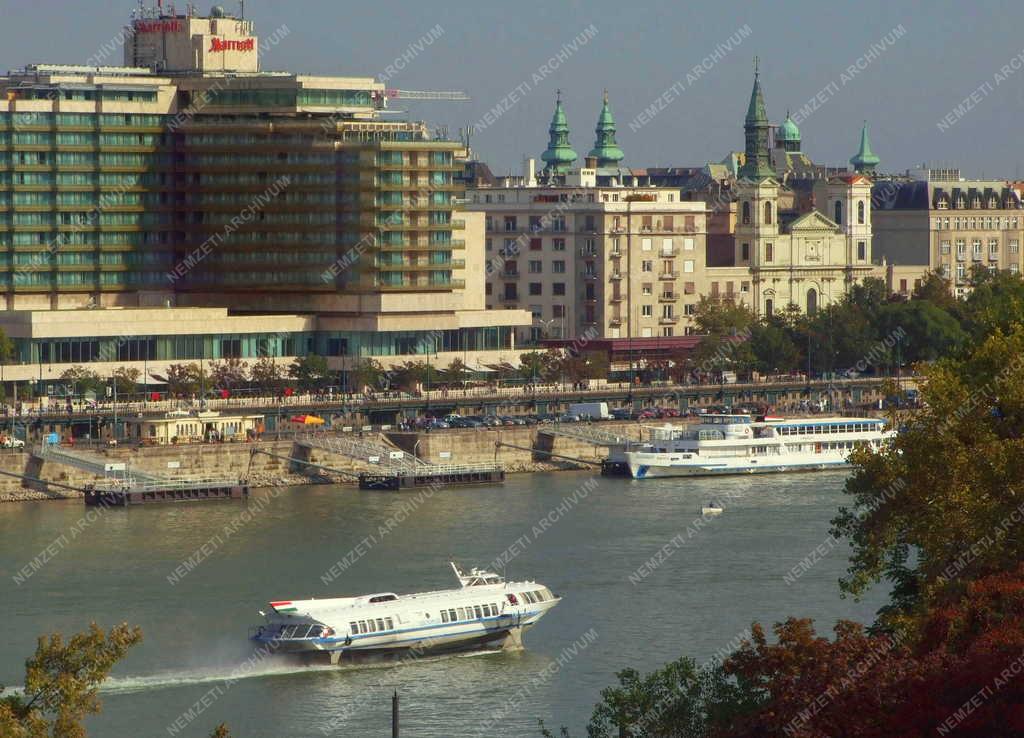 Budapest - Városkép - Vízi közlekedés 