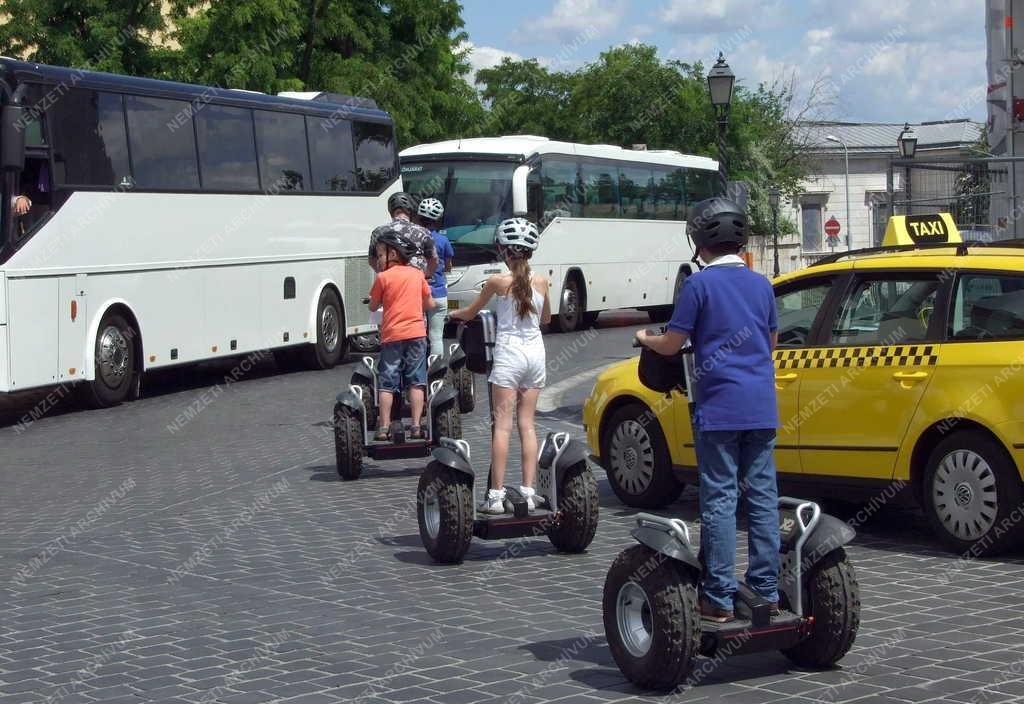 Turizmus - Budapest - Segway-es turisták