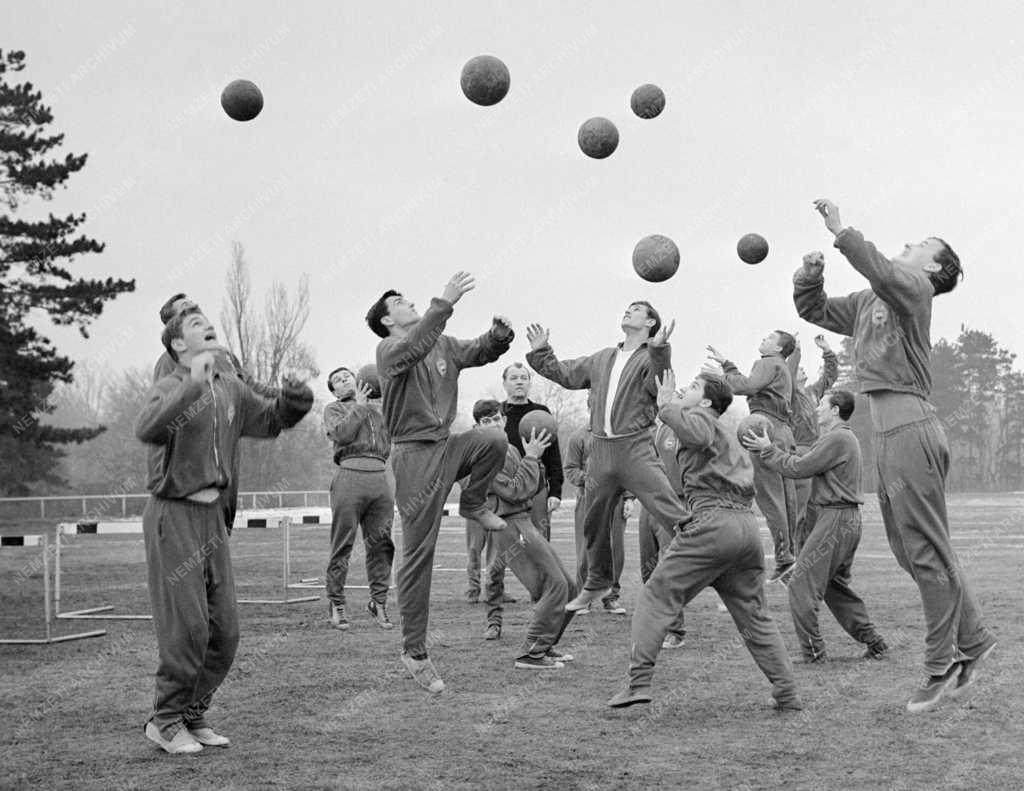 Sport - A tatai edzőtárborban