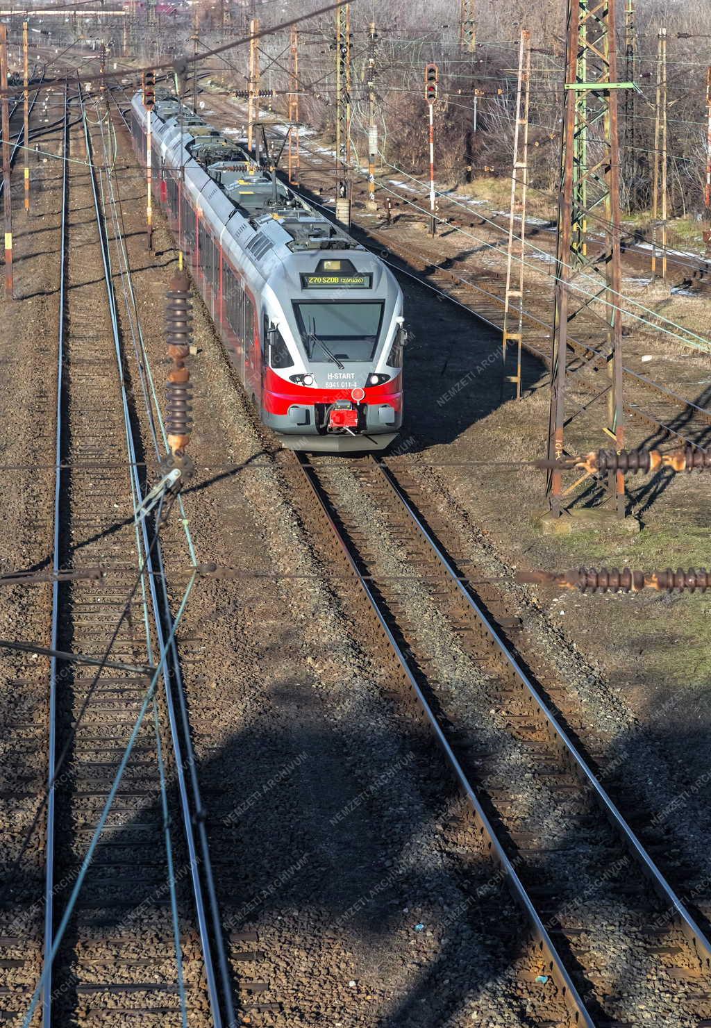 Közlekedés - Budapest - A MÁV modern személyvonata