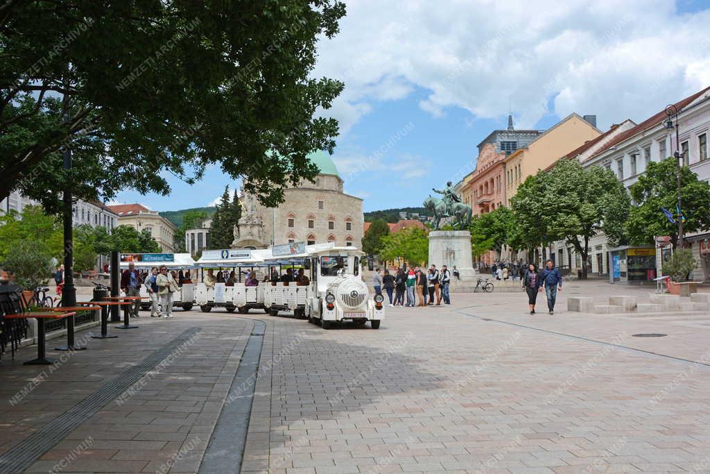 Városkép - Pécs - Széchenyi tér