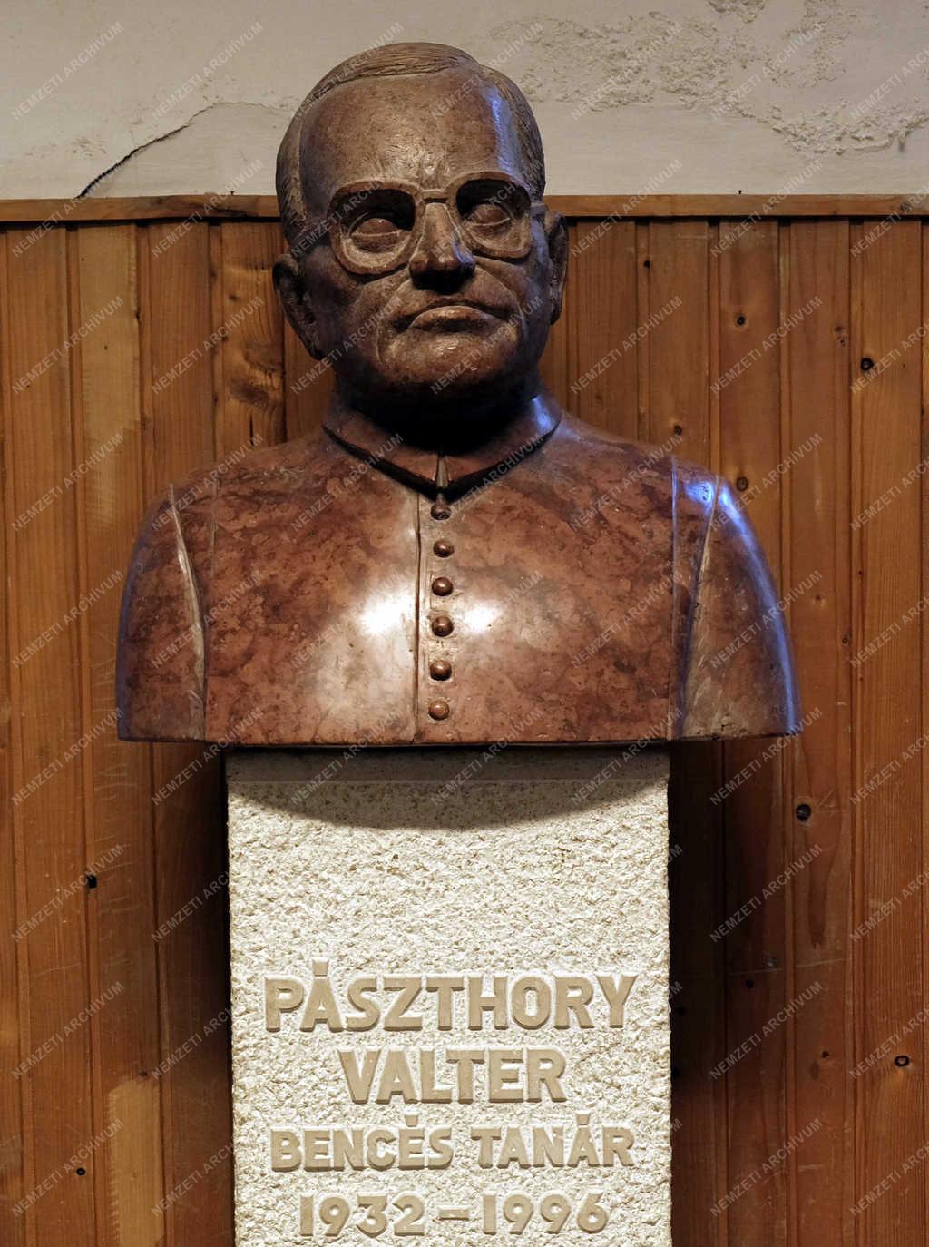 Mellszobor - Budapest - Pászthory Valter