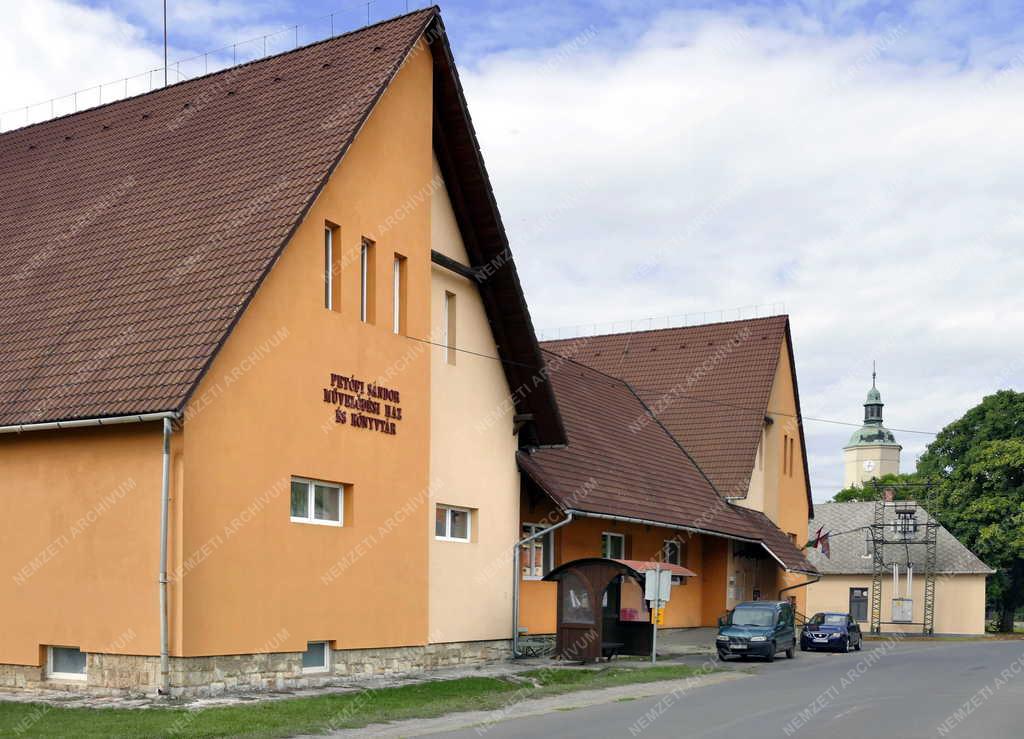 Városkép - Abaújszántó - Petőfi Sándor Művelődési Ház és Könyvtár