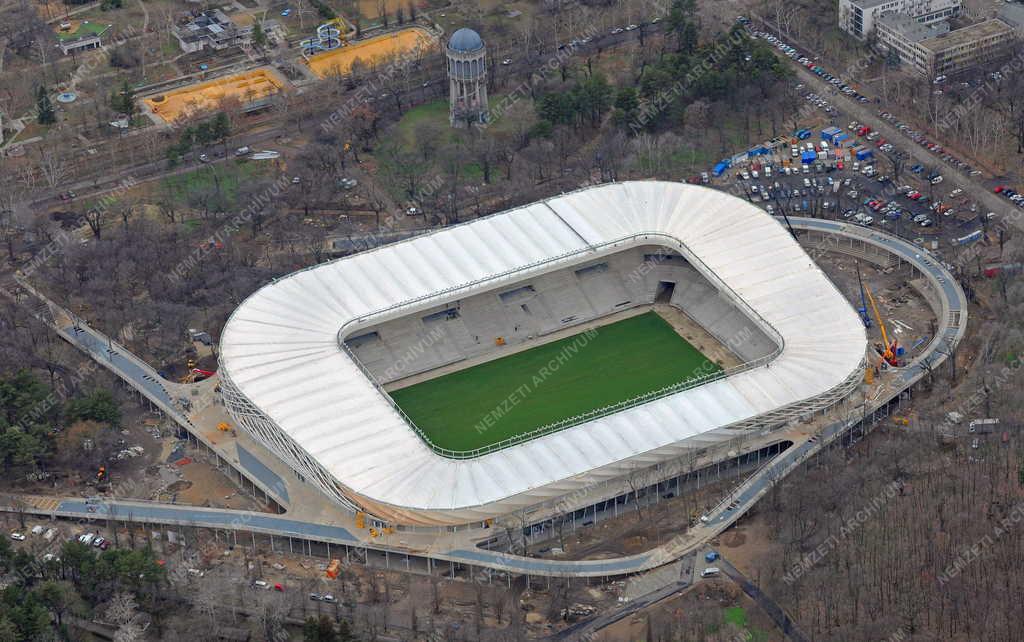 Sportlétesítmény - Debrecen - Épül az új stadion