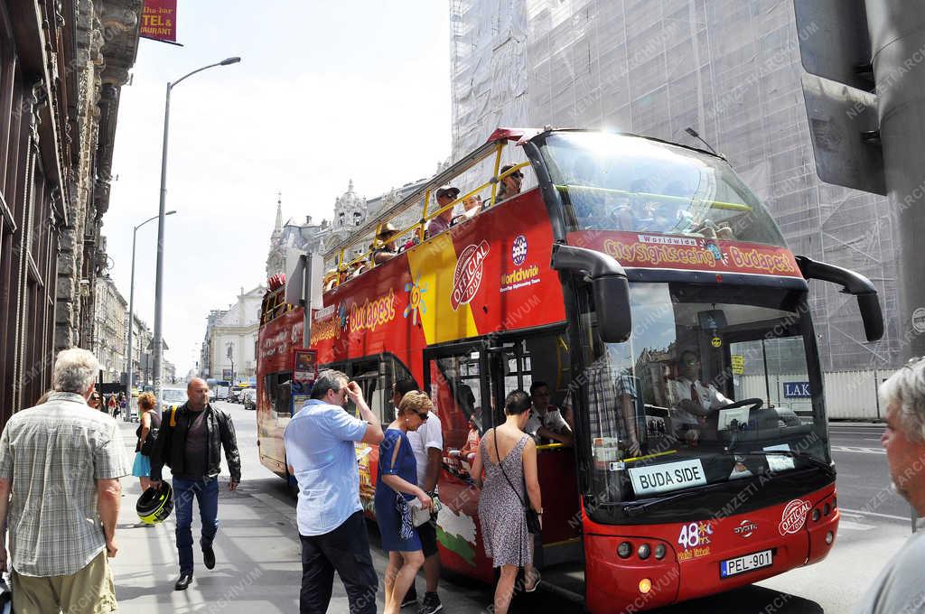 Idegenforgalom - Budapest - Városnéző emeletes busz