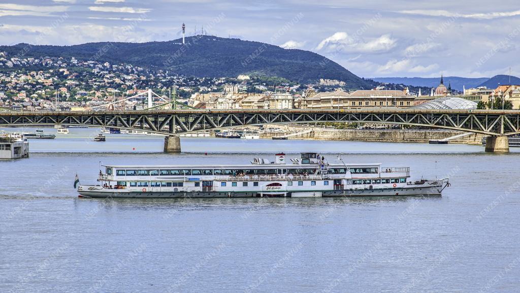 Városkép - Budapest - Dunai látkép - Petőfi híd