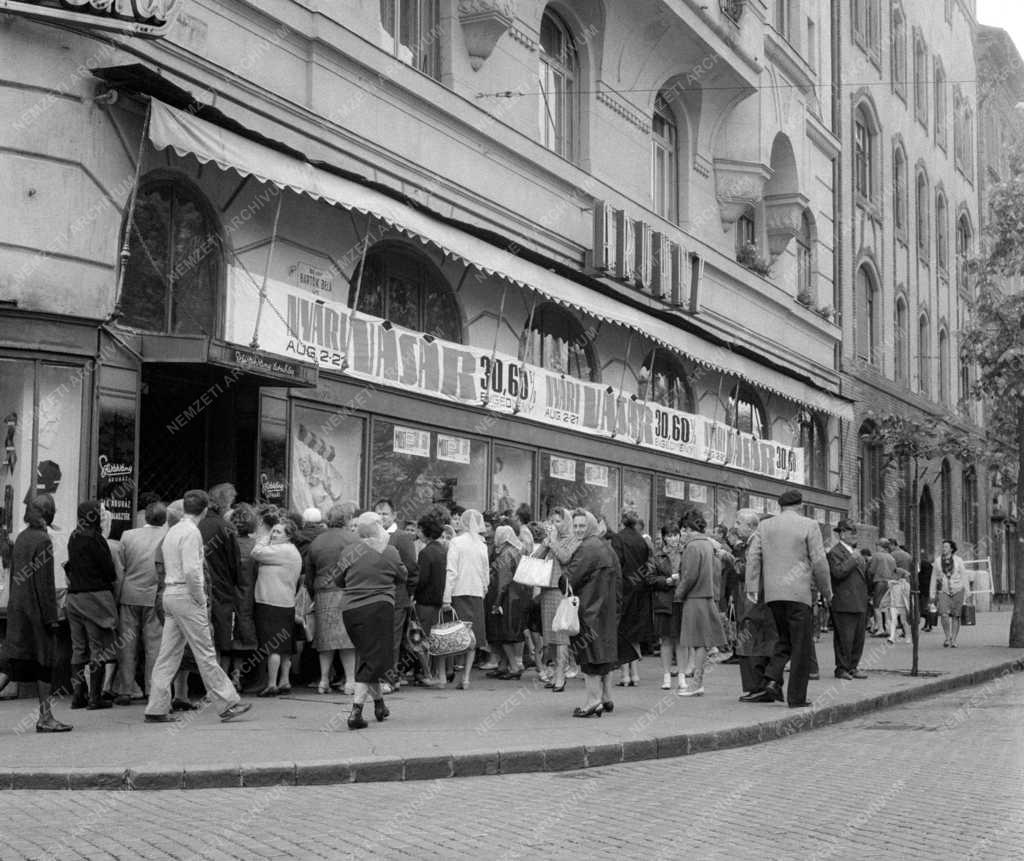 Kereskedelem - Nyári vásár Budapesten