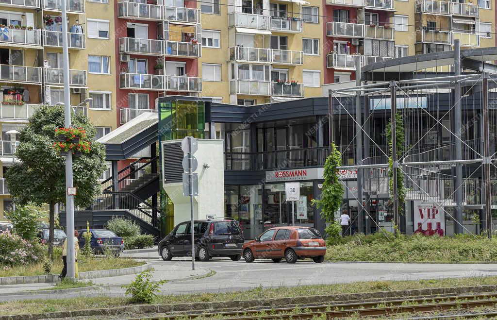 Városkép - Budapest - 50 éves Újpalota