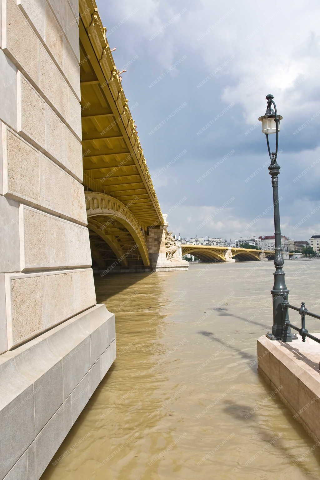 Árvíz - Budapest - Árad a Duna Budapestnél