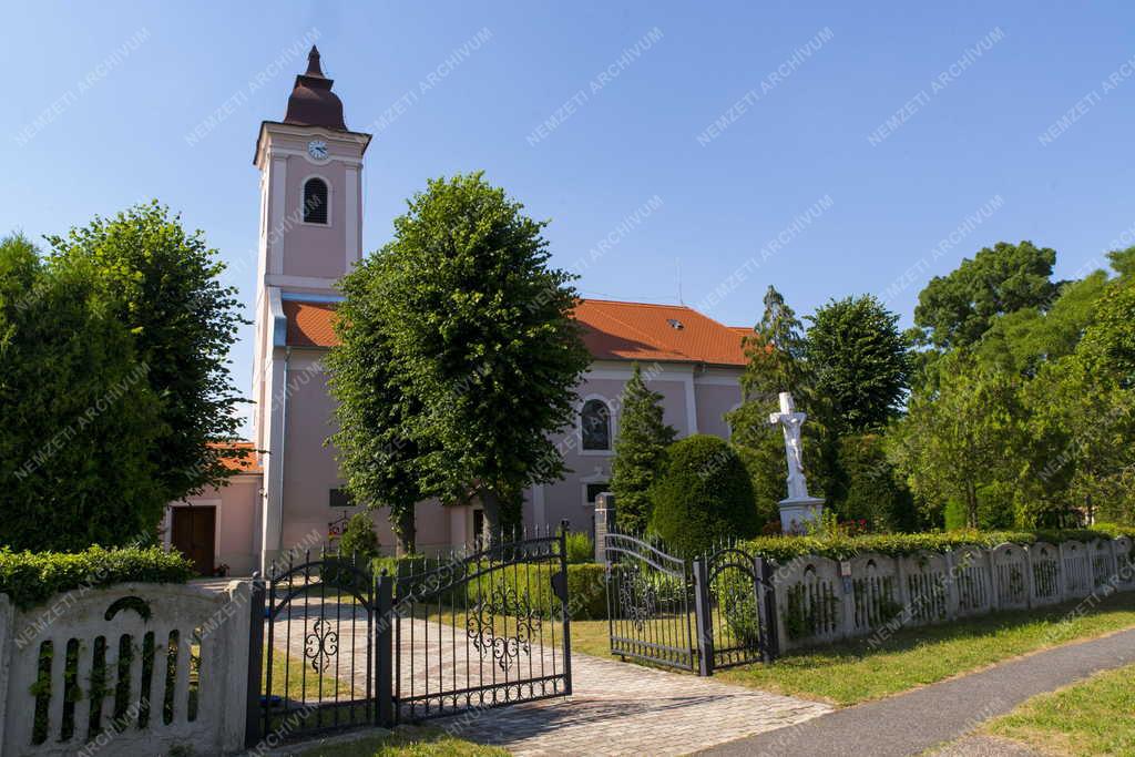 Egyház - Csapod - Antiochiai Szent Margit vértanú-templom