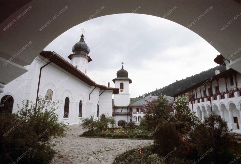 Turisztikai nevezetesség - Észak-Moldvai templomok - Agapia kolostor