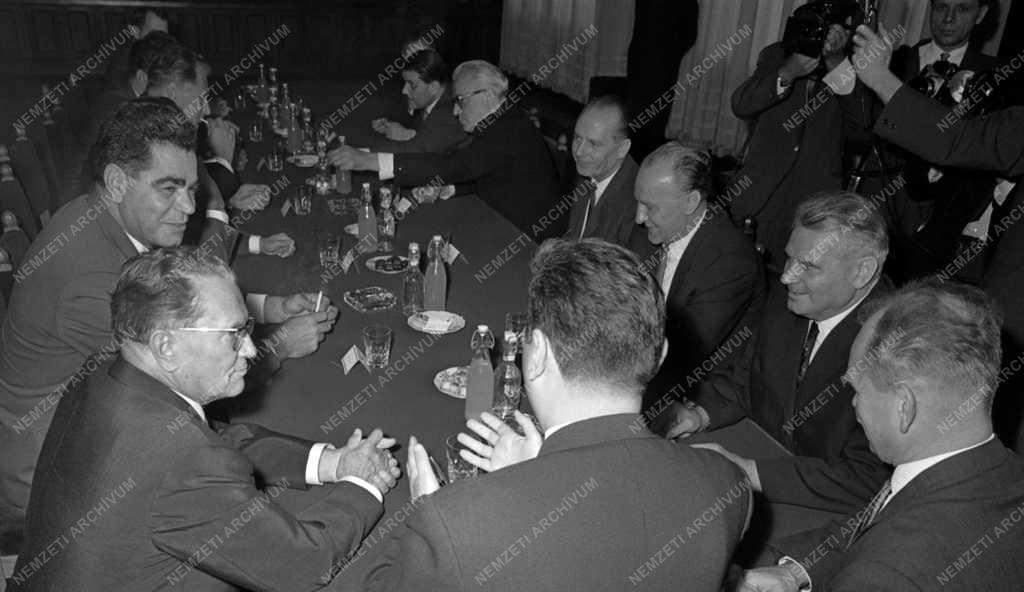 Külkapcsolat - Tito elnök és kísérete Magyarországon
