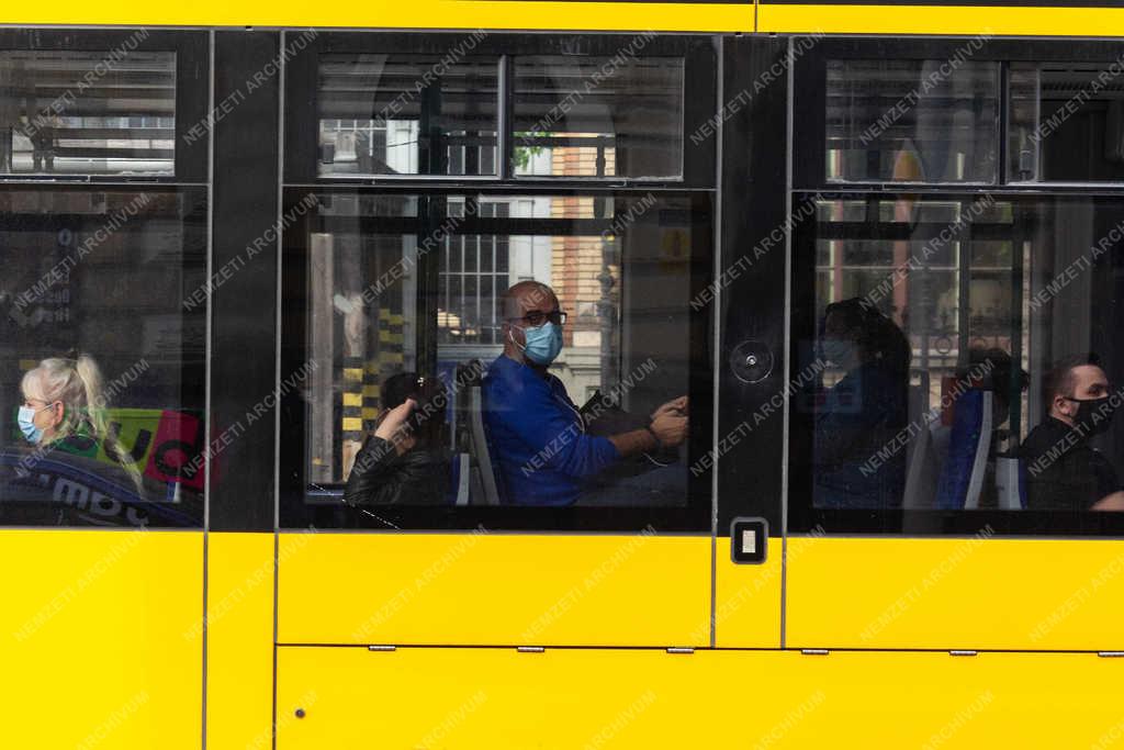 Közlekedés - Budapest - Kötelező védőmaszk használat