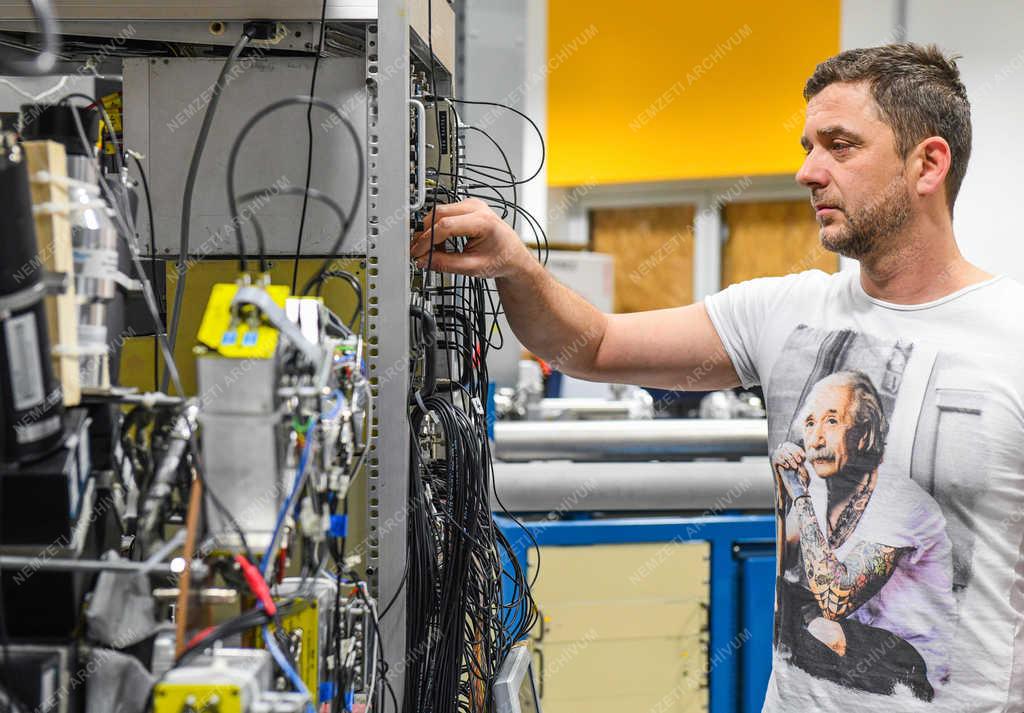Tudomány - Debrecen - Atommagkutató Intézet 