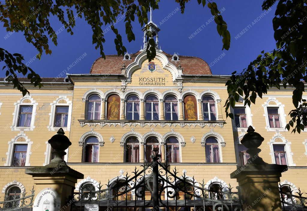 Városkép - Oktatás - Cegléd - Kossuth Lajos Gimnázium 