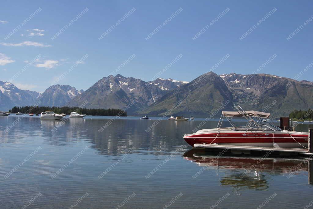 Tájkép - A Yellowstone tó a Yellowstone Nemzeti Parkban