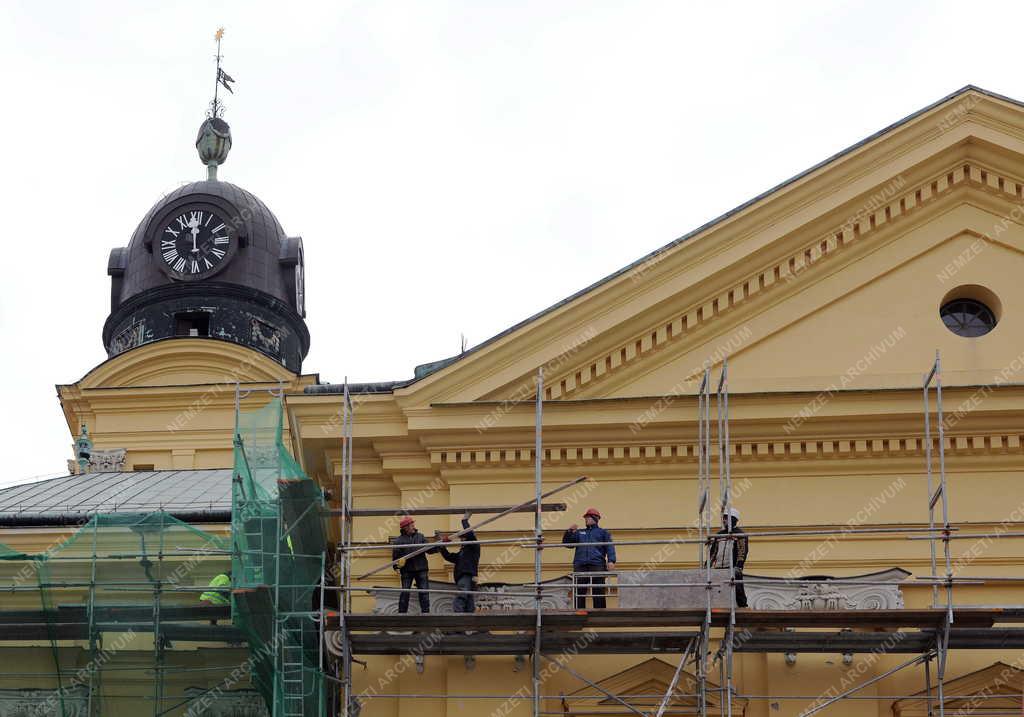 Felújítás - Debrecen - Elkezdődött a Nagytemplom felújítása