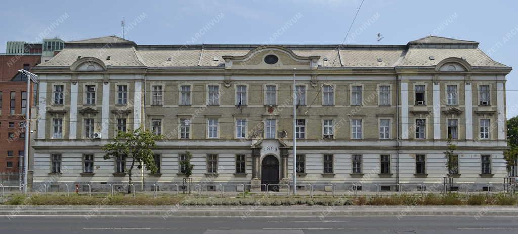 Épület - Budapest - A Magyar Honvédség Egészségügyi Központja