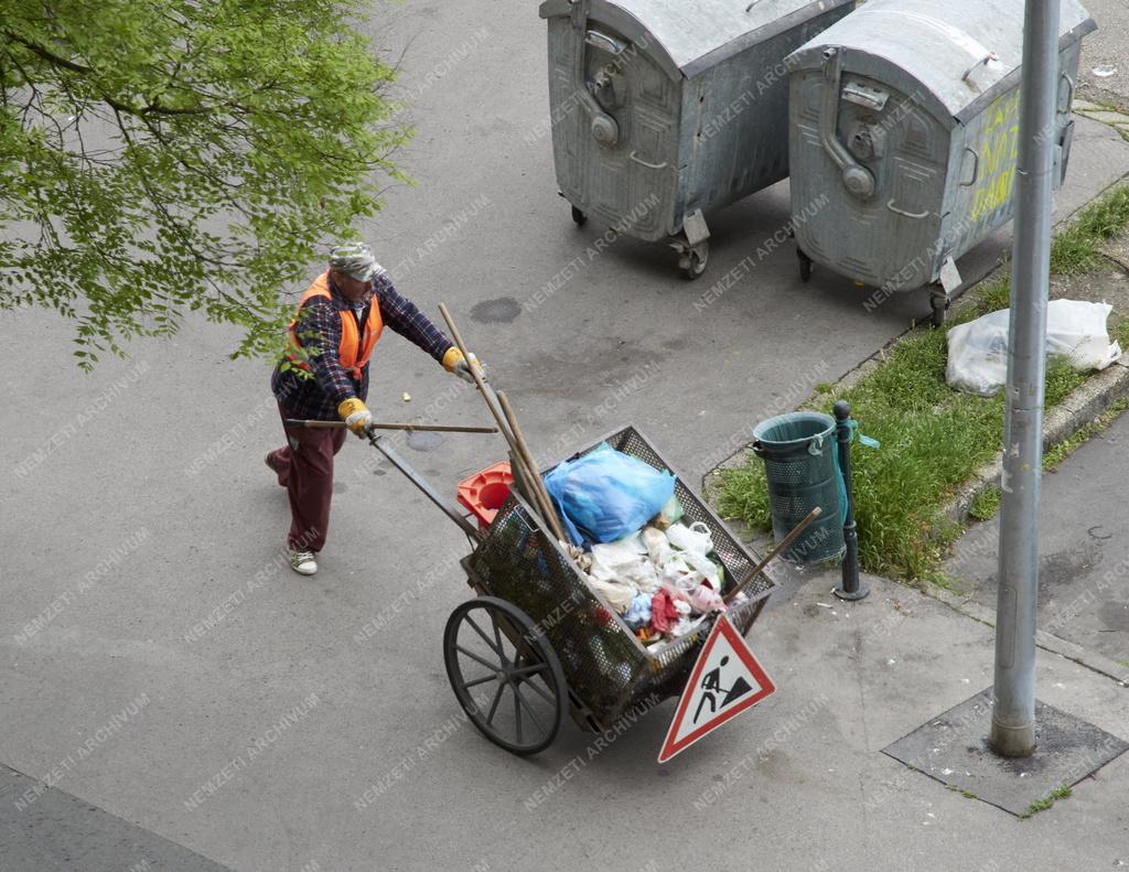 Szolgáltatás - Budapest - Utcaseprő