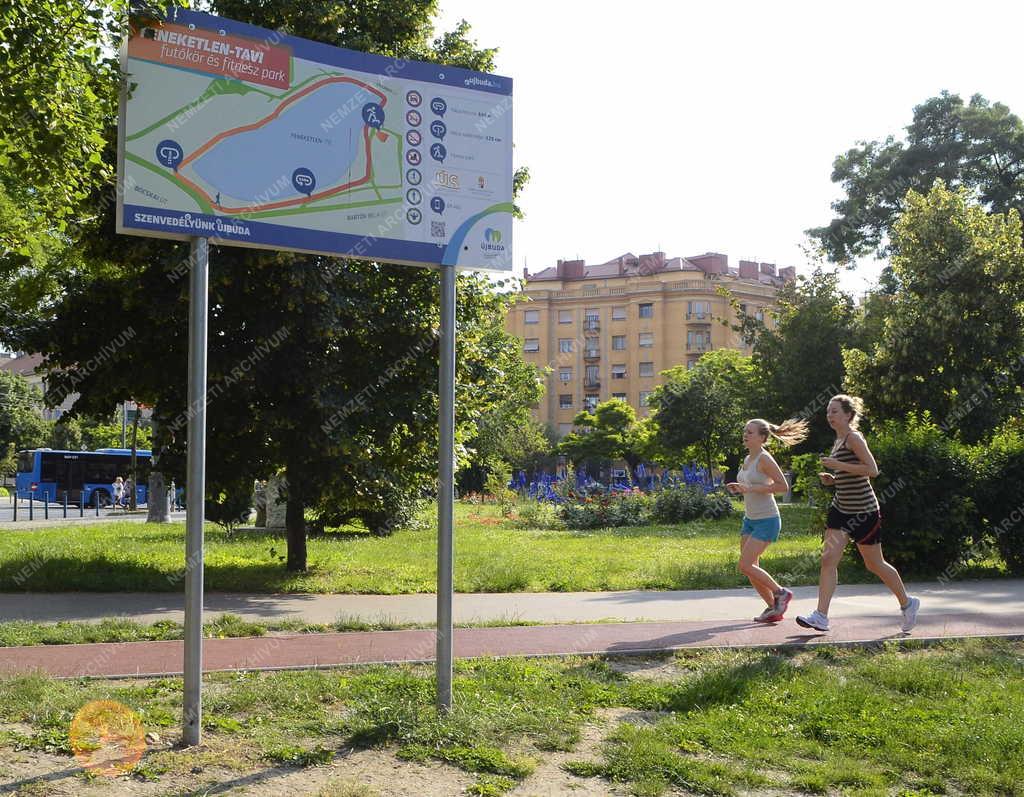 Sport - Budapest - Futók a Feneketlen-tónál