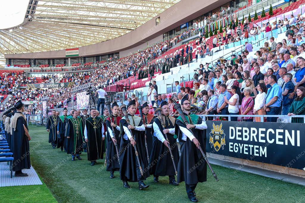 Felsőoktatás - Debrecen - Rendhagyó évzáró 