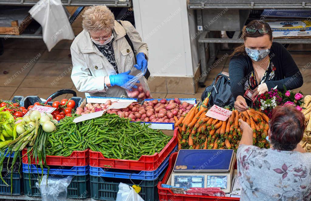 Kereskedelem - Debrecen - Élénkülő piaci forgalom