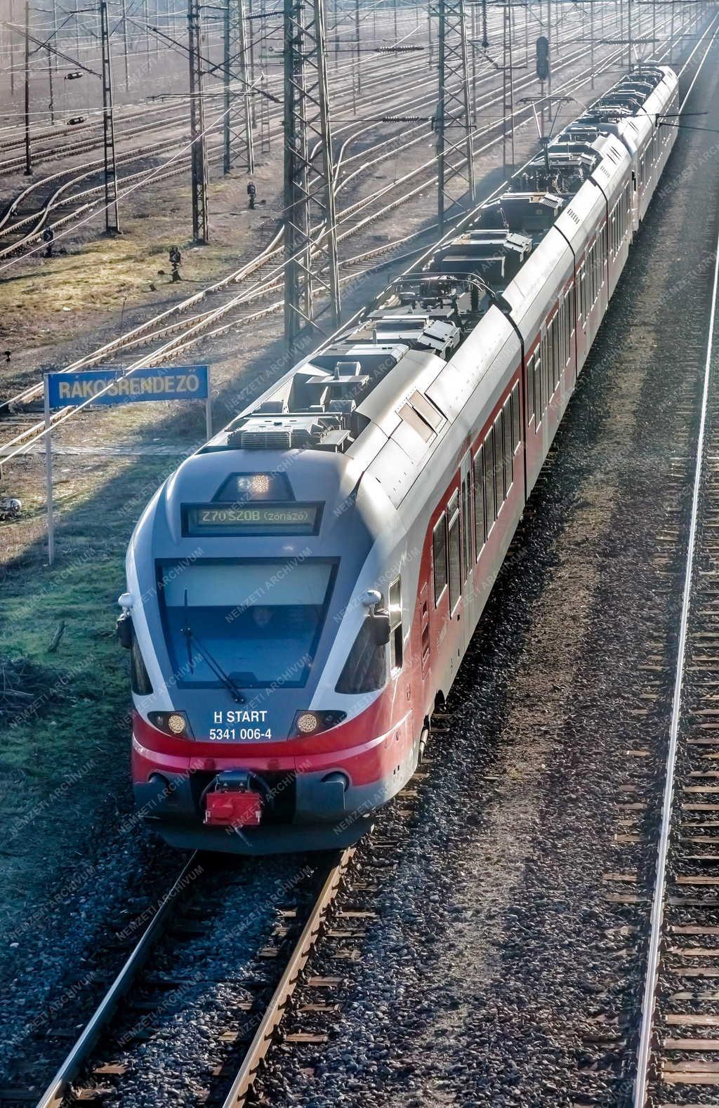 Közlekedés - Budapest - A MÁV modern személyvonata