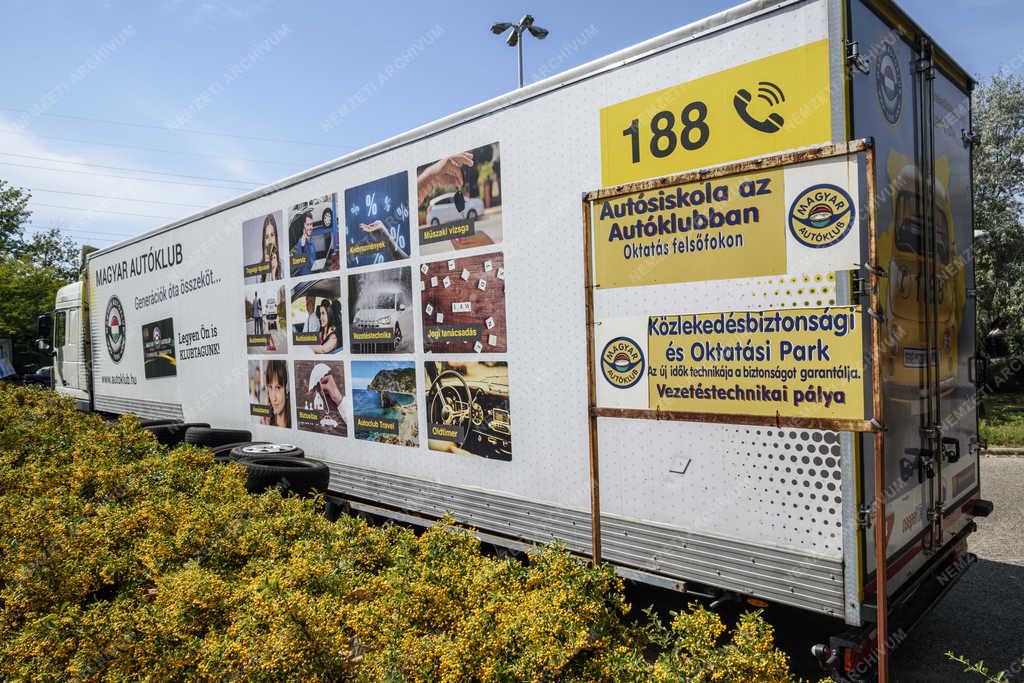 Városkép - Szervezet - Magyar Autóklub fővárosi székhelye