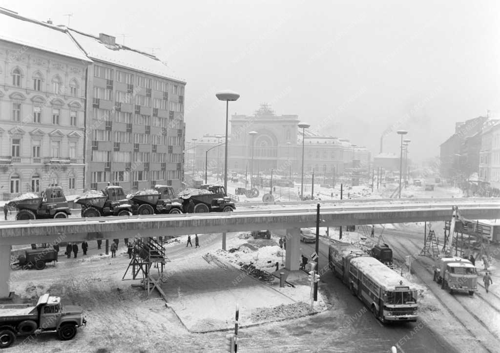 Városkép - A Baross téri felüljáró terhelési próbája