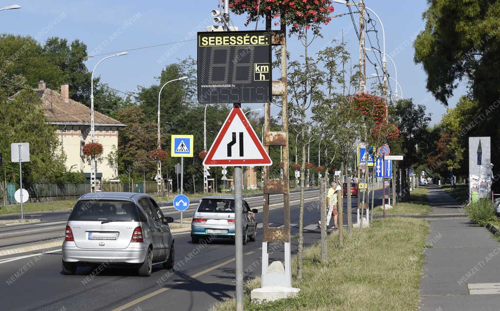 Közlekedés - Budapest - Sebességjelző tábla az Ady Endre úton