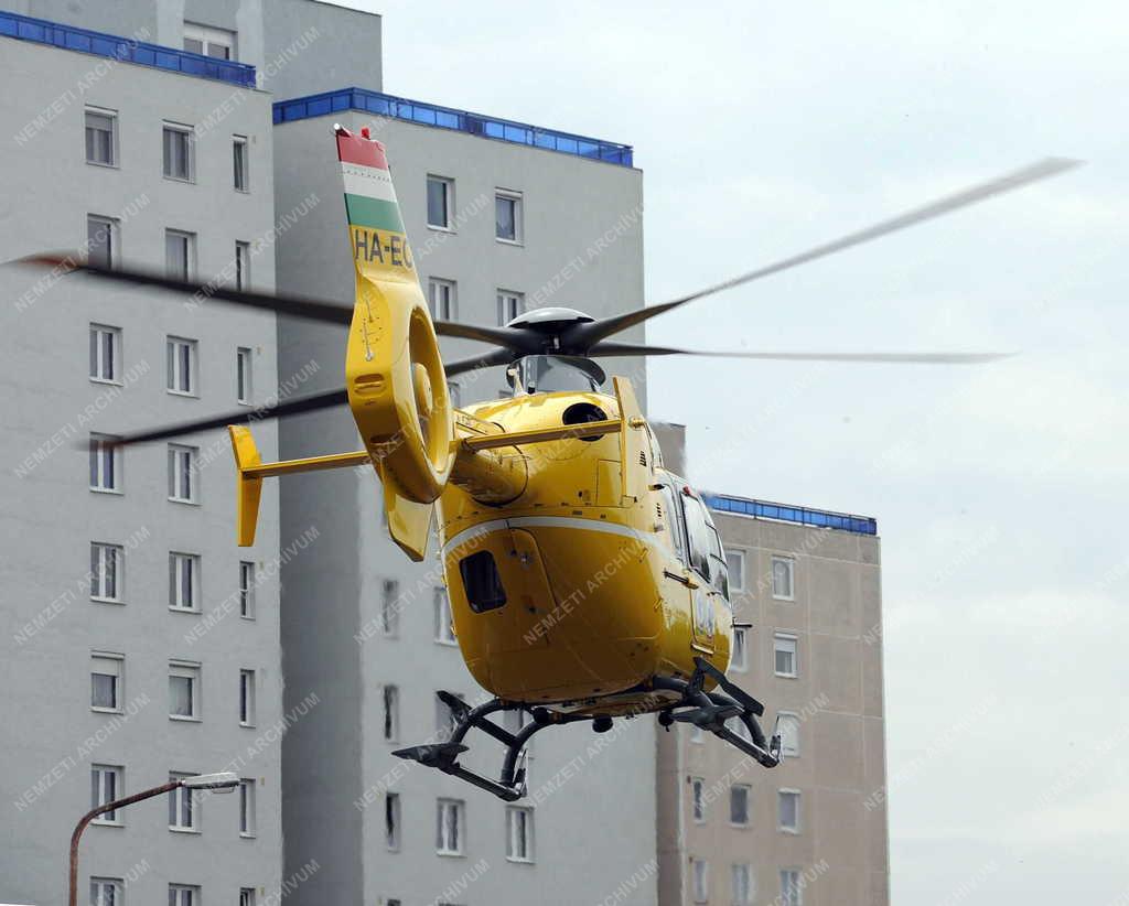 Mentőszolgálat - Debrecen -  EC135 típusú mentőhelikopter