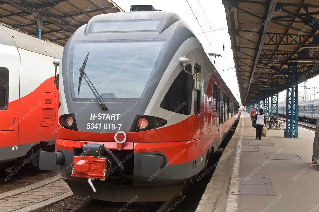 Közlekedés - Budapest - STADLER Flirt motorvonat