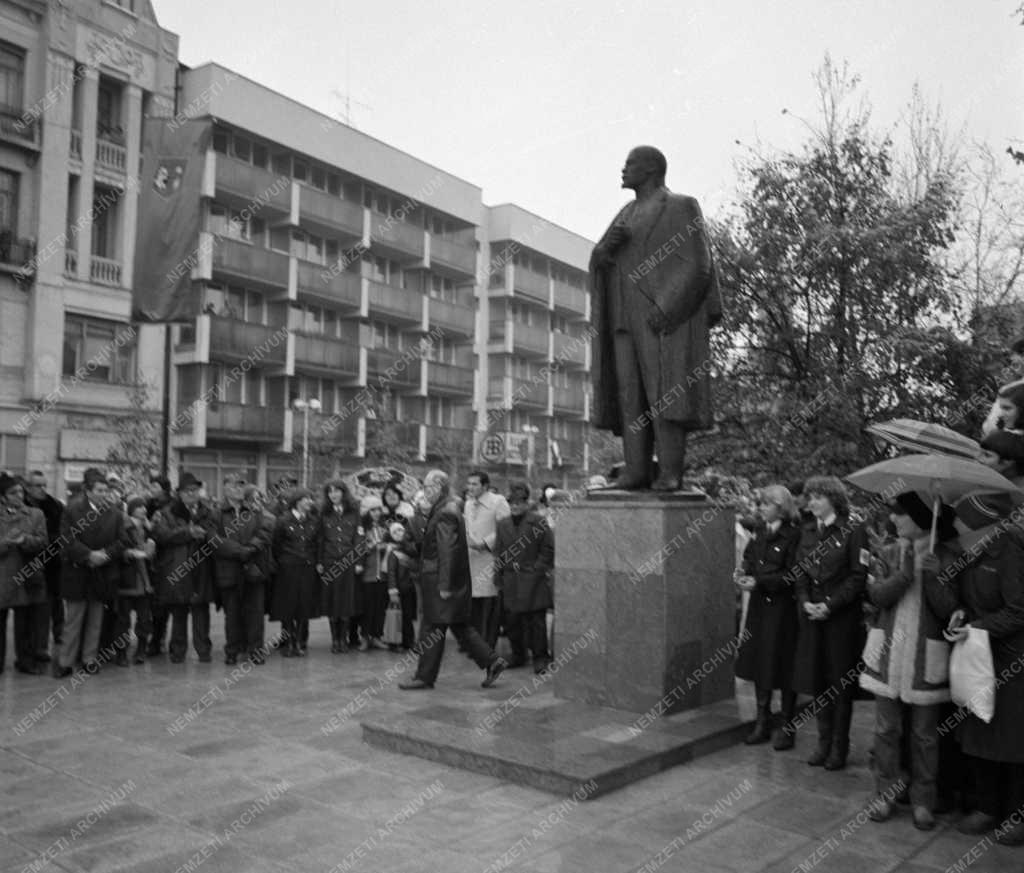 Szobrászat - Lenin szobor avatás Nyíregyházán