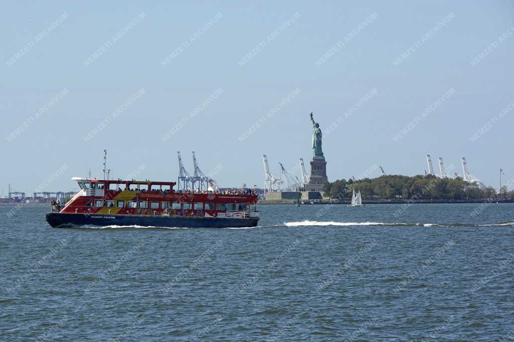 Városkép - New York - Városnéző hajó