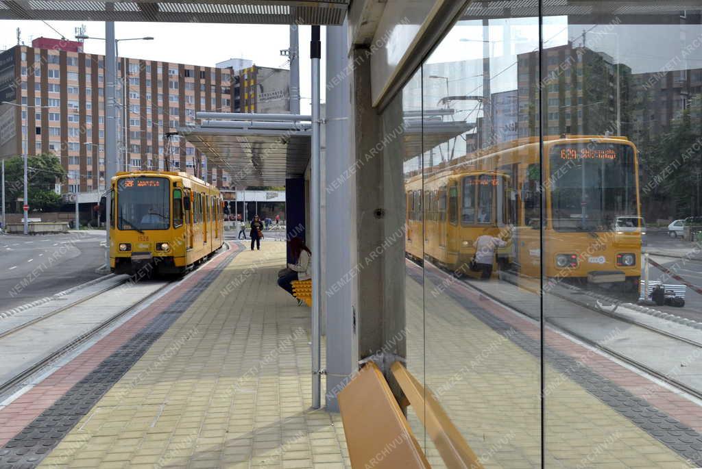 Közlekedés - Kőbánya - Új villamosmegálló a Liget téren