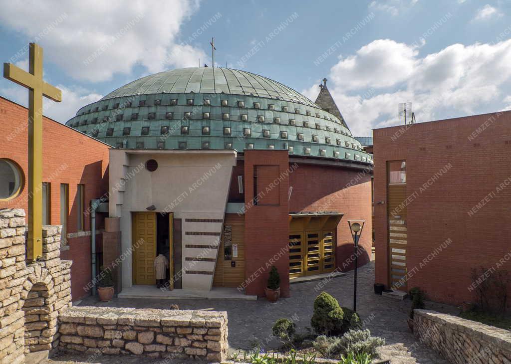 Egyházi épület - Budapest -  Magyar Szentek temploma