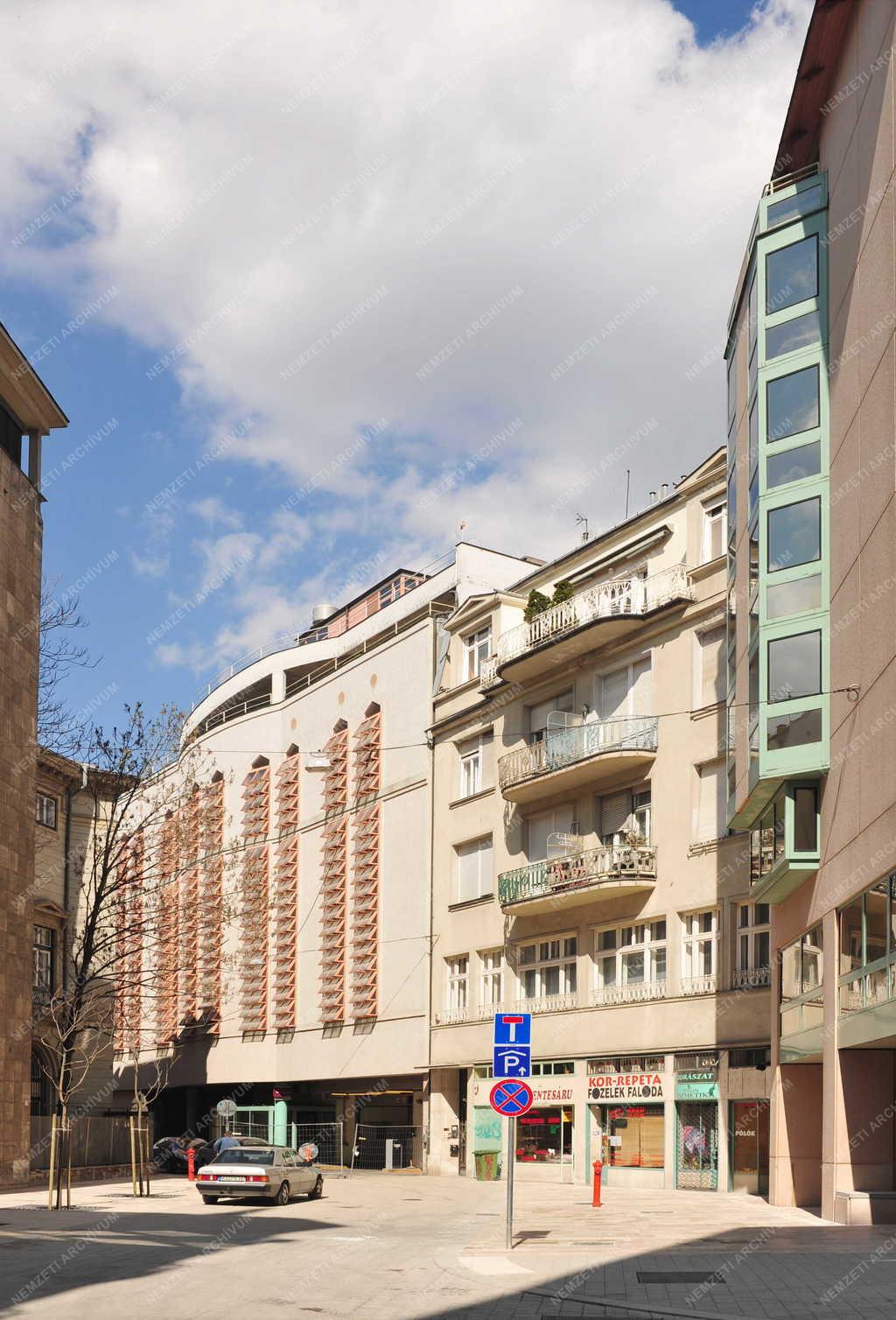 Táj, város - Budapest - Utcakép