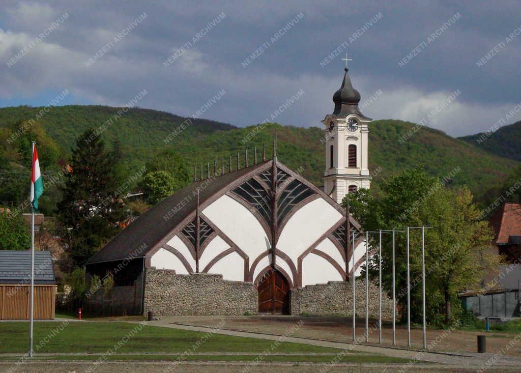 Épület - Visegrád - A Gymnasium épülete