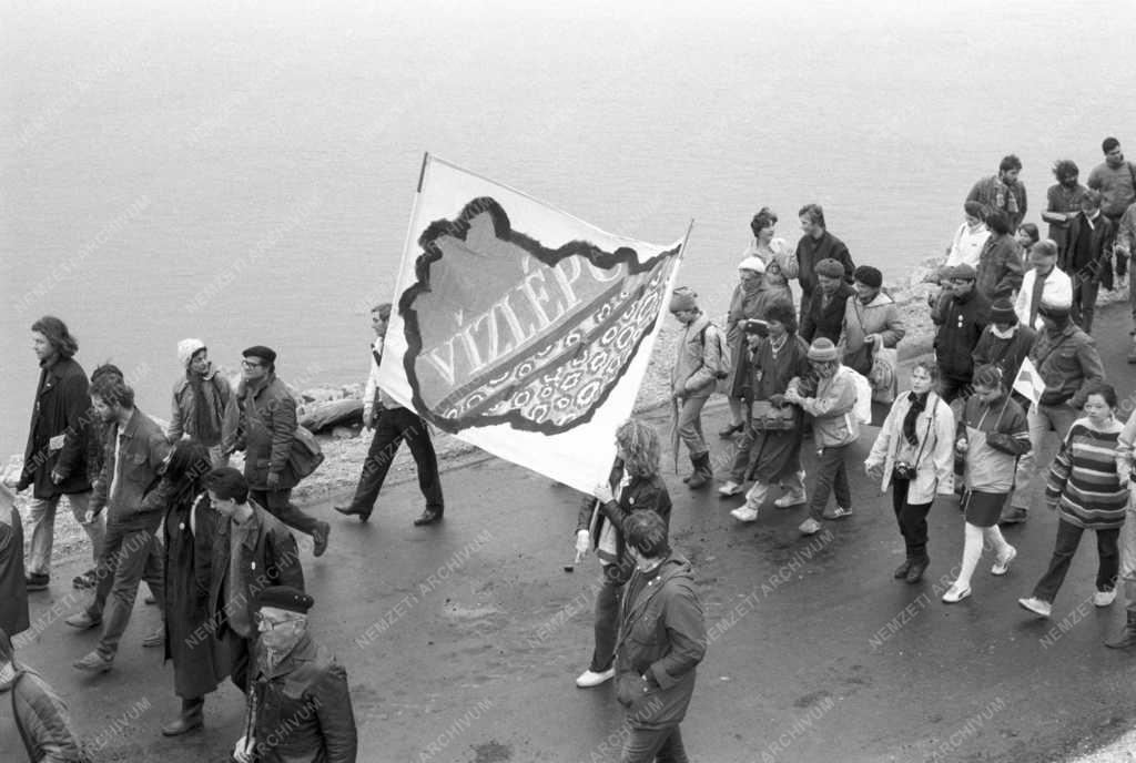 Tüntetés - Szemle a nagymarosi vízlépcsőnél