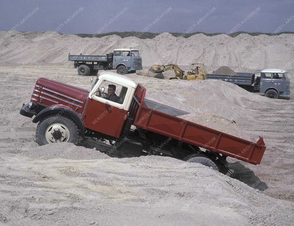 Járműipar - Csepel Autógyár D-344 típusú teherautó