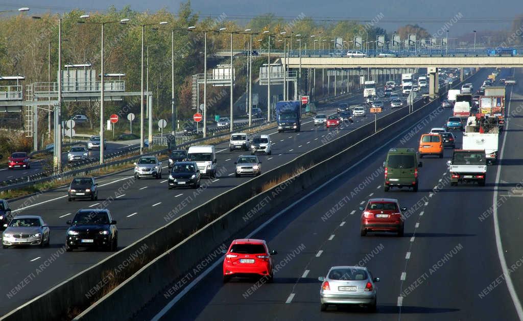 Közlekedés - Budapest - Járművek az M1-M7-es autópályán