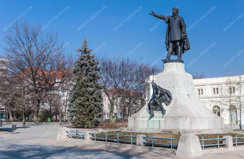 Városkép - Kecskemét - Kossuth Lajos szobra