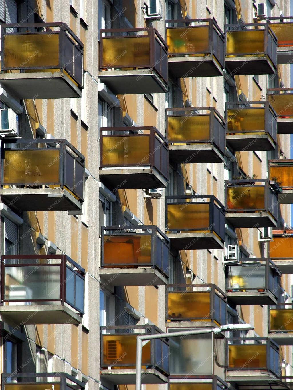 Városkép - Budapest - Panelházak erkélyei Vizafogón