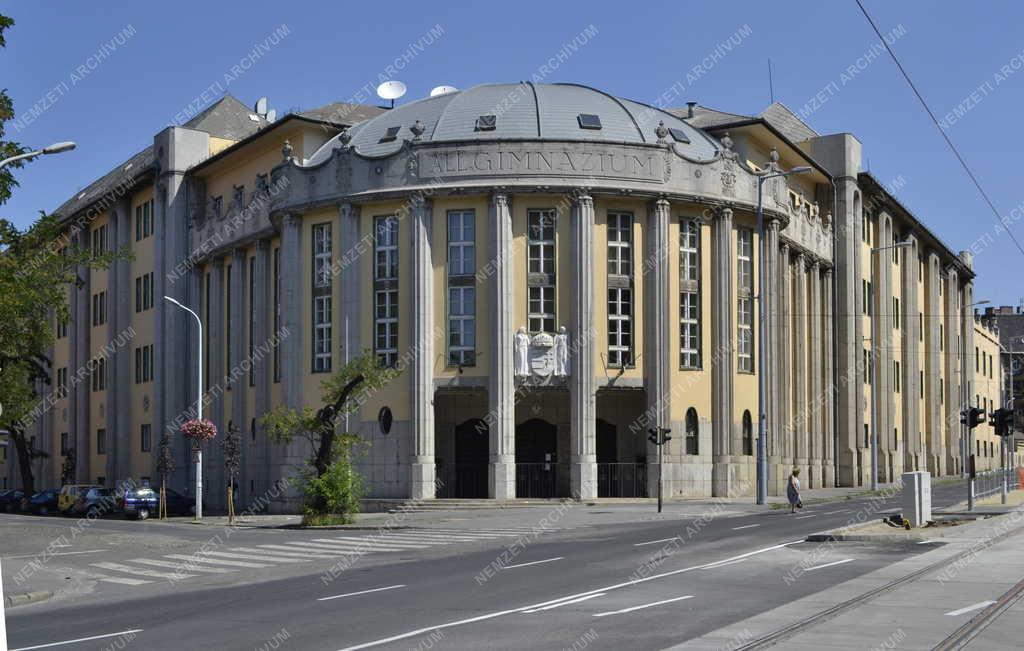 Oktatási létesítmény - Budapest - A Szent László Gimnázium