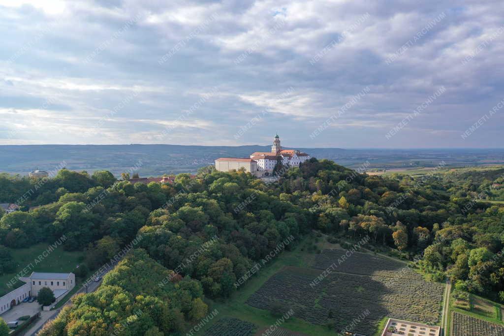 Egyház - A Pannonhalmi Bencés Főapátság