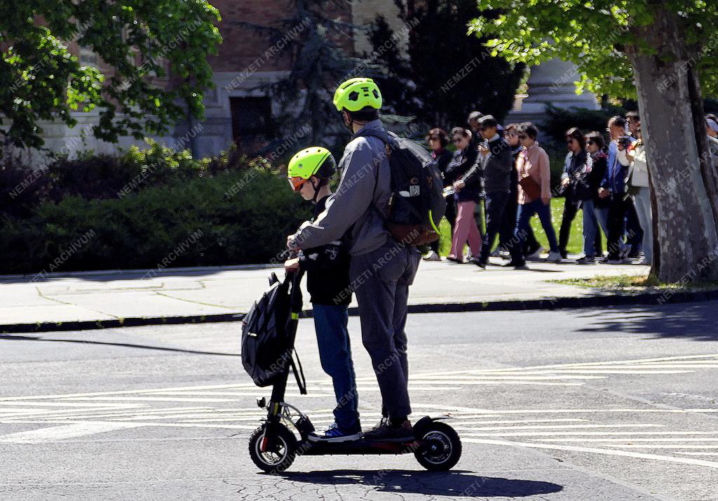 Közlekedés - Budapest - Elektromos roller