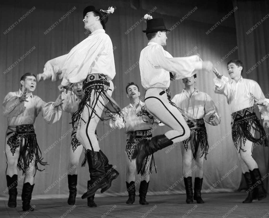 Kultúra - Magyar Állami Népi Együttes
